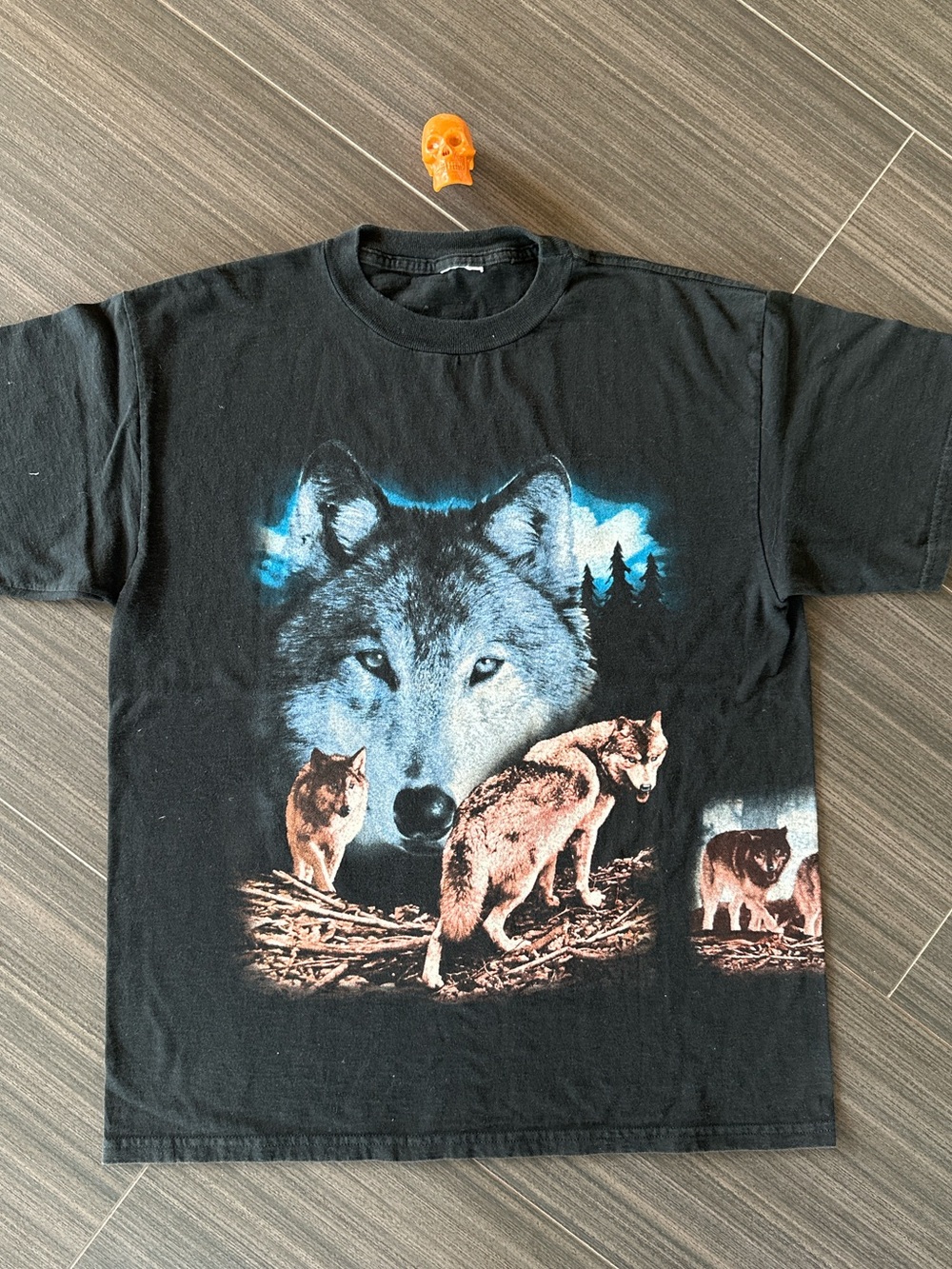 90s wolf art shirt XL